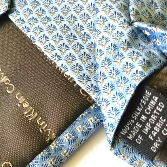 CALVIN KLEIN ICE BLUE SILK NECKTIE SIZE 60" x 4" - Picture 5 of 9